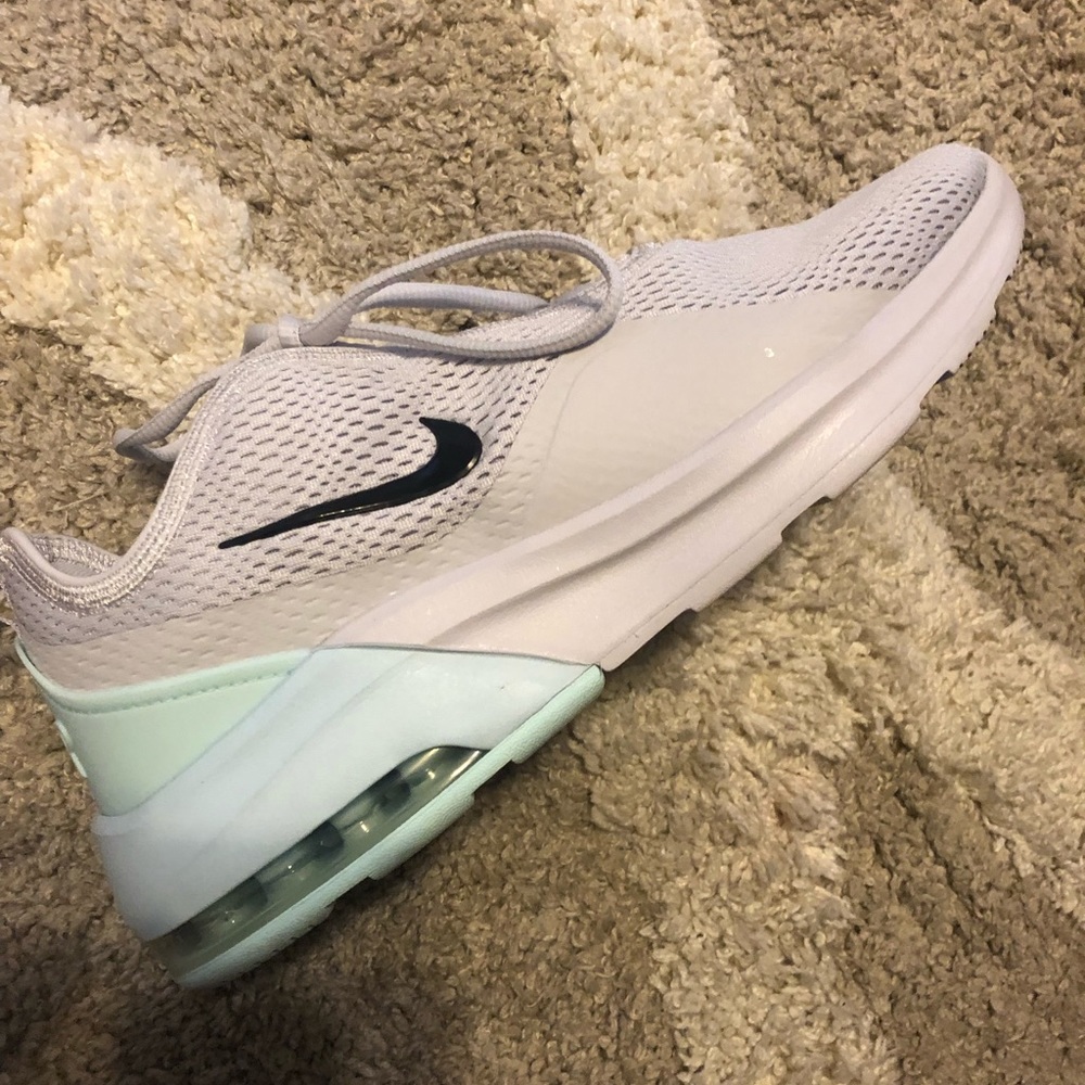 Nike Air Max Motion 2